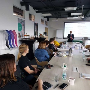 Wykłady w trakcie kursów odbywają się w nowoczesnych, komfortowych warunkach naszego Centrum Kompetencyjnego w Warszawie