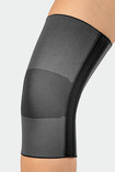 Knie mit der JuzoFlex Genu 320 in der Farbe Anthrazit