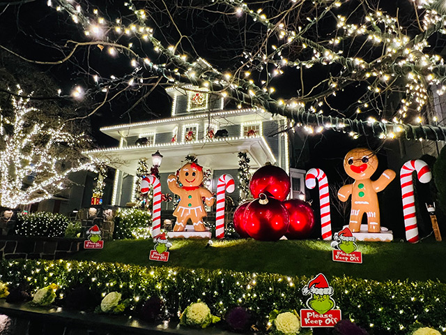 weihnachtlich geschmücktes Haus weihnachtlich geschmücktes Haus