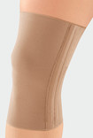 Knie mit der JuzoFlex Genu 323 in der Farbe Beige