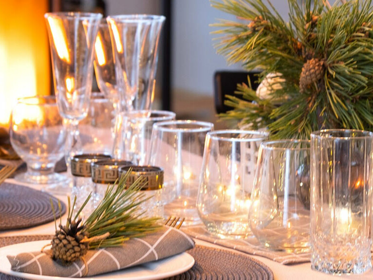 Festlich gedeckter Esstisch