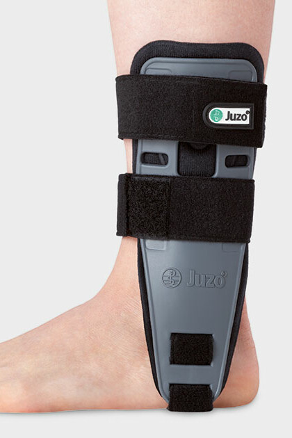 Sprunggelenkorthese JuzoPro Malleo an einem Bein