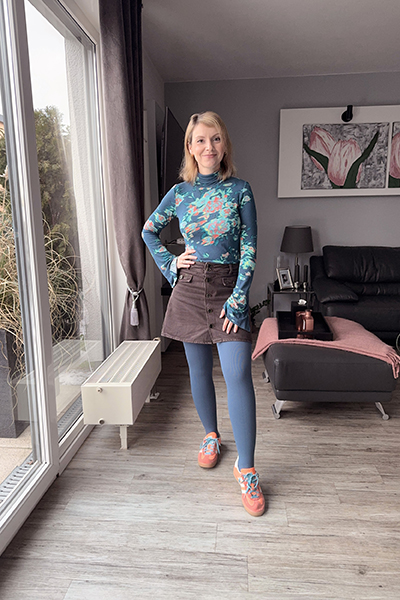 Botschafterin Marlene in der Trendfarbe Casual Blue