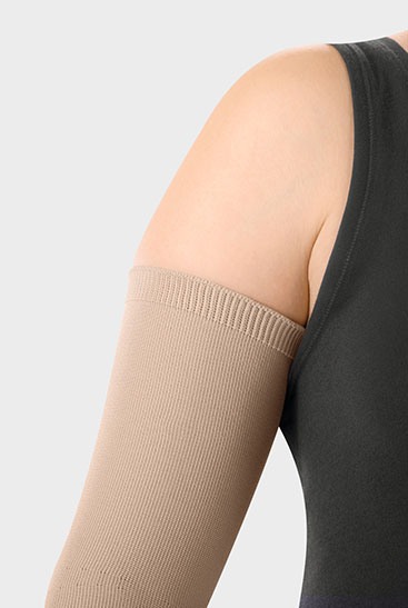 Elastic compression garment for an arm surgery